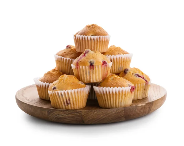 Träskiva Med Välsmakande Tranbärsmuffins Vit Bakgrund — Stockfoto