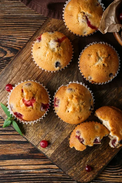 Board Tasty Cranberry Muffins Wooden Background — Stock Photo, Image