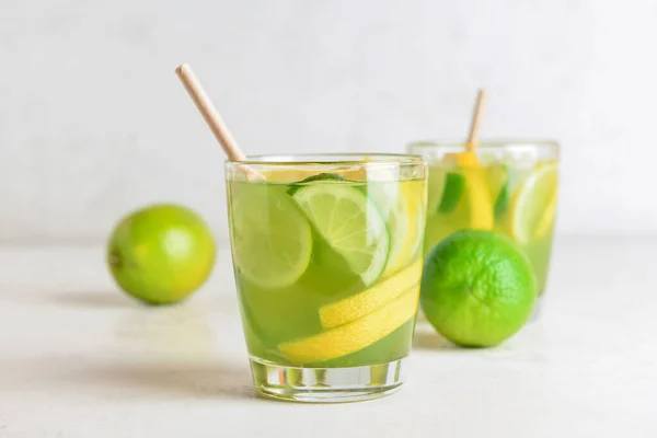 Glasses Tasty Green Lemonade Light Background — Stock Photo, Image