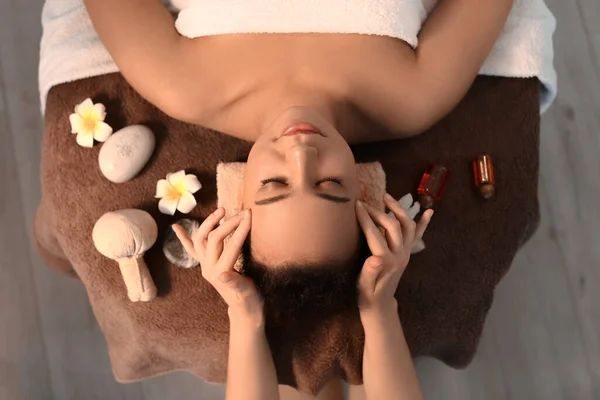 Beautiful Young African American Woman Getting Massage Spa Salon — Stock Photo, Image