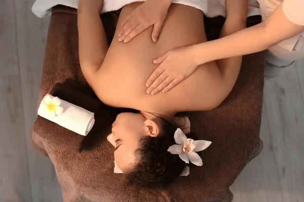 Beautiful Young African American Woman Getting Massage Spa Salon — Stock Photo, Image