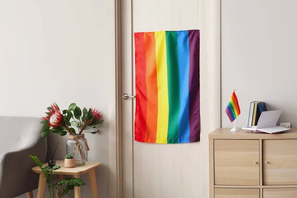 Hbtq Flagga Hängande Dörren Rummet — Stockfoto