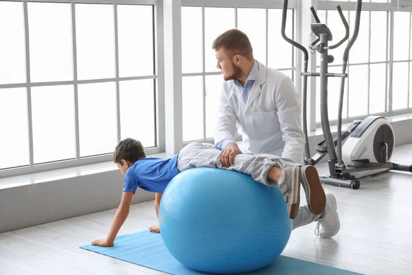 Physiotherapist Working Boy Rehabilitation Center — Stock Photo, Image