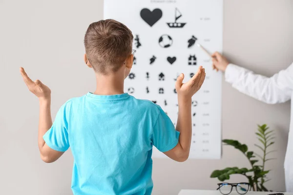 Little Boy Undergoing Eye Test Clinic — Stock Photo, Image