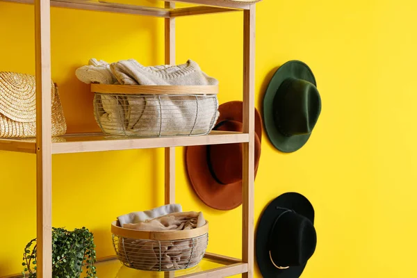 Modern Organizers Clothes Shelf Yellow Wall — Stock Photo, Image