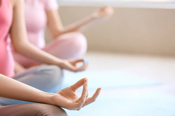 Young Pregnant Women Practicing Yoga Gym Closeup — Stock Photo, Image