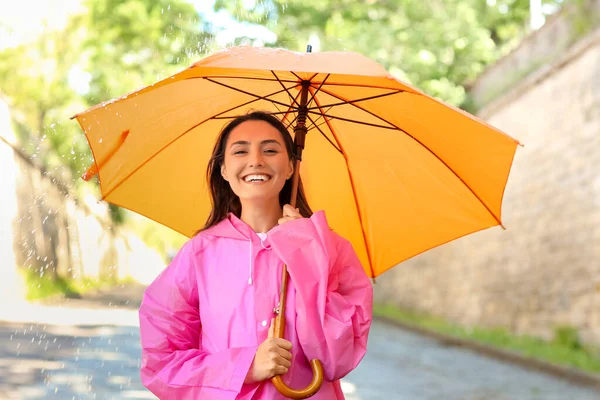 Schöne Junge Frau Mit Regenschirm Freien — Stockfoto