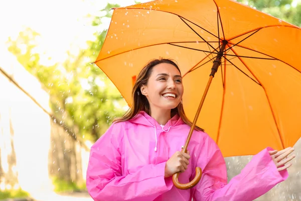 Schöne Junge Frau Mit Regenschirm Freien — Stockfoto