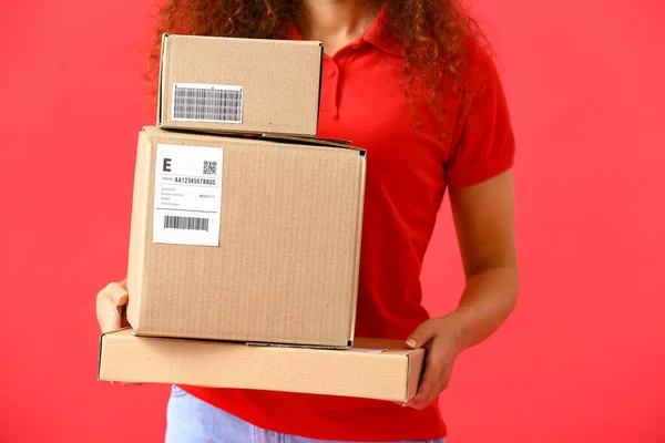 Female African American Courier Parcels Color Background — Stock Photo, Image