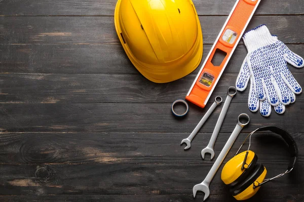 Hardhat Builder Supplies Dark Wooden Background — Stock Photo, Image