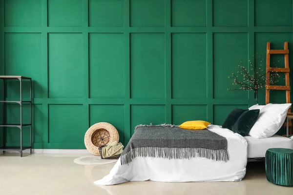 Interior Green Bedroom Comfy Bed Modern Decor — Stock Photo, Image