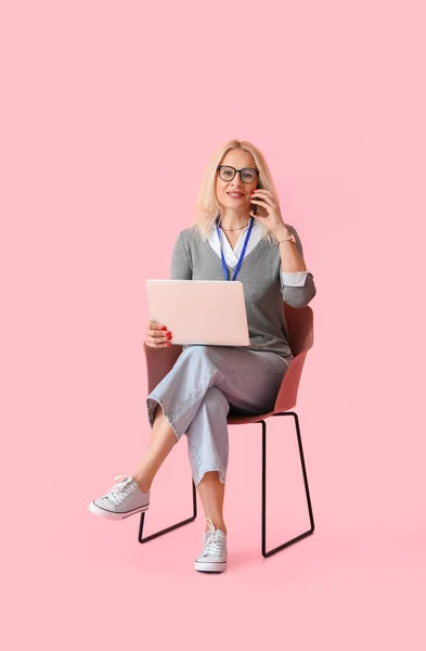 Portrait Mature Businesswoman Laptop Talking Phone While Sitting Chair Color — Stock Photo, Image