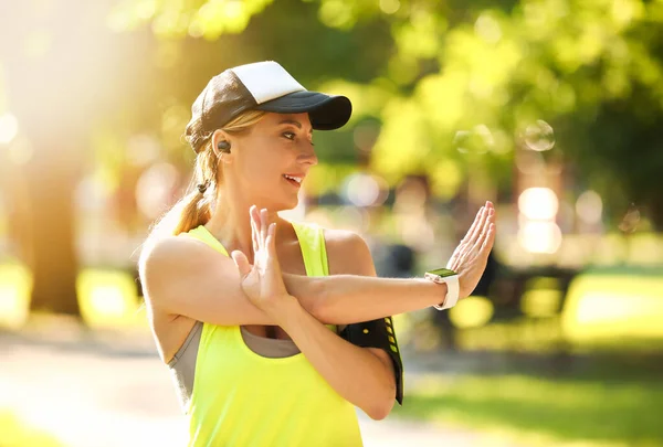 Sporty Mature Woman Training Outdoors — Stock Photo, Image