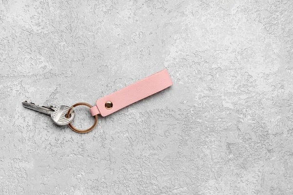 Key Leather Keychain Grey Background — Stock Photo, Image