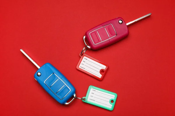 Autosleutels Met Plastic Tags Kleur Achtergrond — Stockfoto