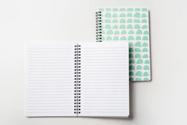 Notebook Alla Moda Sfondo Bianco — Foto Stock