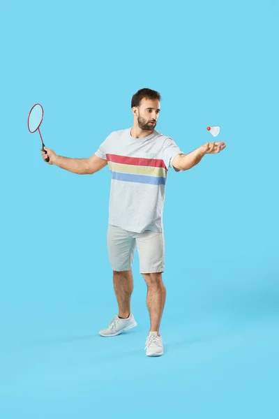 Sportlicher Männlicher Badmintonspieler Auf Farbigem Hintergrund — Stockfoto