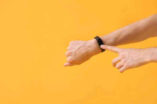 Hands Young Man Checking Pulse Color Background — Stock Photo, Image