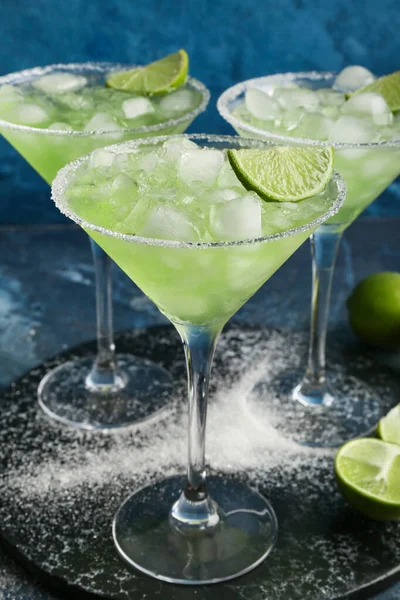 Slate Plate Glasses Tasty Daiquiri Cocktail Color Background Closeup — Stock Photo, Image