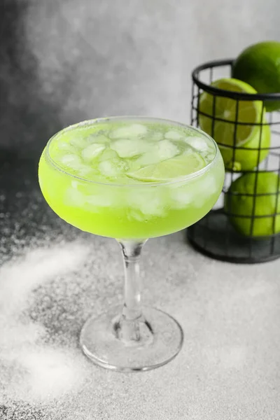 Bicchiere Gustoso Cocktail Daiquiri Sfondo Scuro Primo Piano — Foto Stock