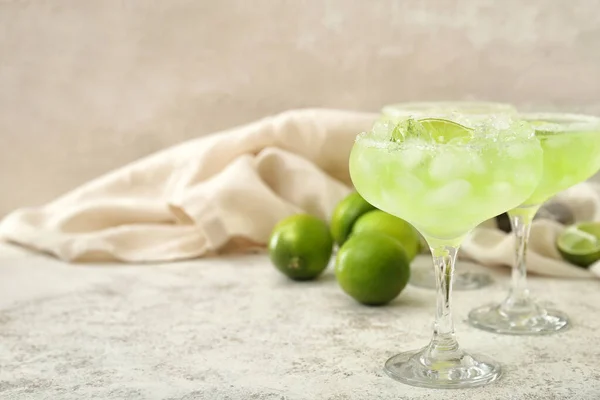 Gläser Leckerer Daiquiri Cocktail Auf Hellem Hintergrund — Stockfoto