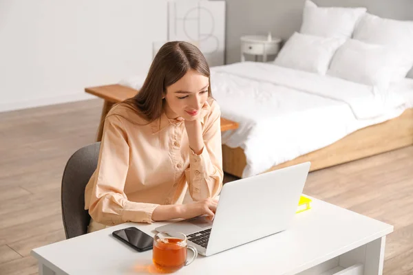 Young Woman Video Chatting Home — Stock Photo, Image