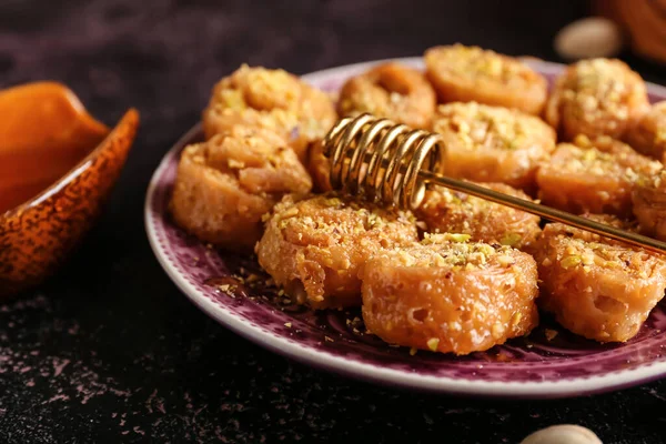 Assiette Avec Délicieux Bâton Baklava Miel Gros Plan — Photo