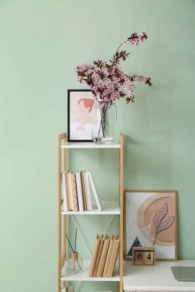 Book Shelf Blossoming Branches Color Wall — Stock Photo, Image