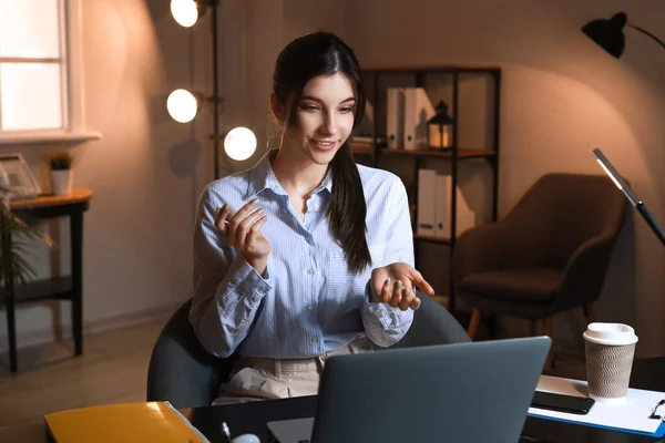 Beautiful Businesswoman Video Chatting Office Night — Stock Photo, Image