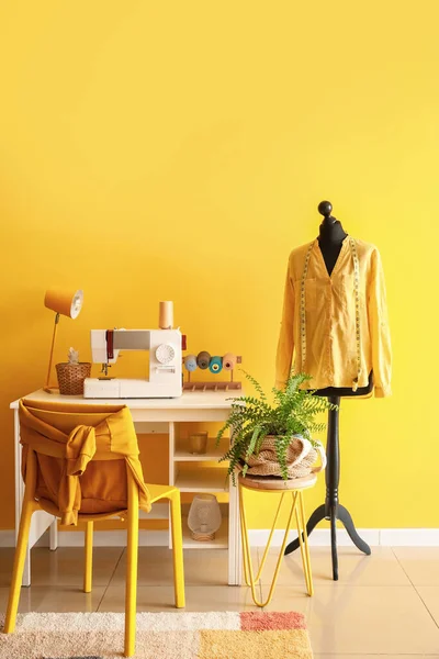Tailor Workplace Mannequin Yellow Wall — Stock Photo, Image