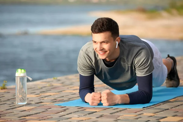 Sporty Young Man Doing Plank River — Stock Photo, Image