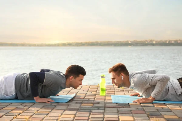 Sporty Young Men Doing Plank River — Stock Photo, Image