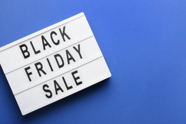 Siyah Cuma yazı tahtası renk arkaplanında indirimli