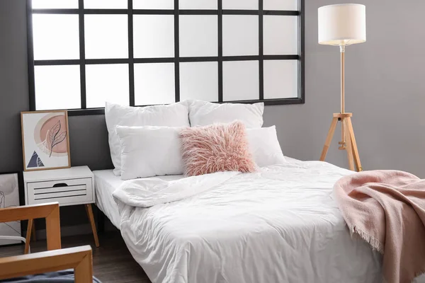 Big Comfortable Bed Stylish Interior Room — Stock Photo, Image