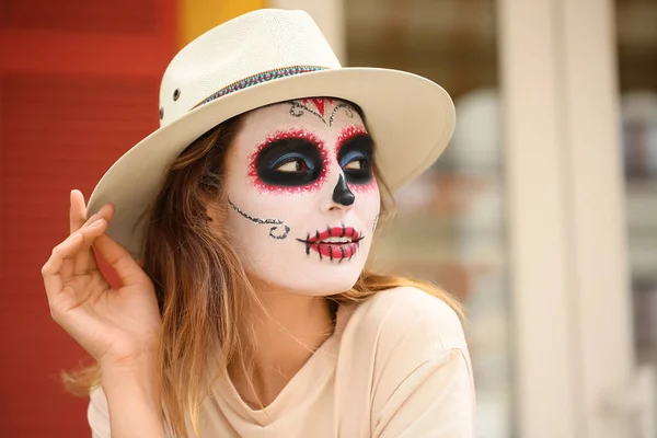 Young Woman Painted Skull Her Face Outdoors Celebration Mexico Day — Stock Photo, Image