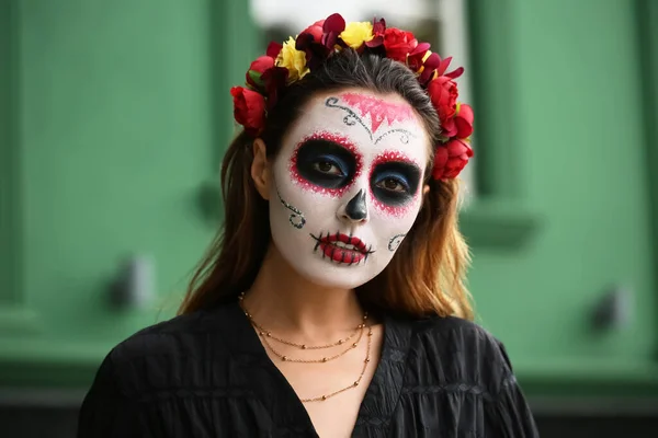 Young Woman Painted Skull Her Face Outdoors Celebration Mexico Day — Stock Photo, Image