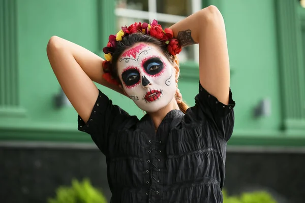 Young Woman Painted Skull Her Face Outdoors Celebration Mexico Day — Stock Photo, Image