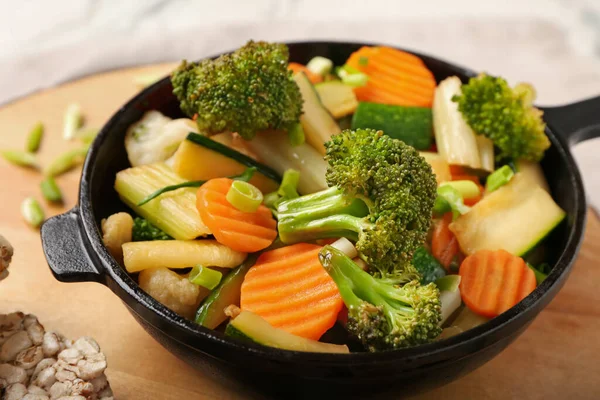 Poêle Frire Avec Différents Légumes Sur Table Gros Plan — Photo