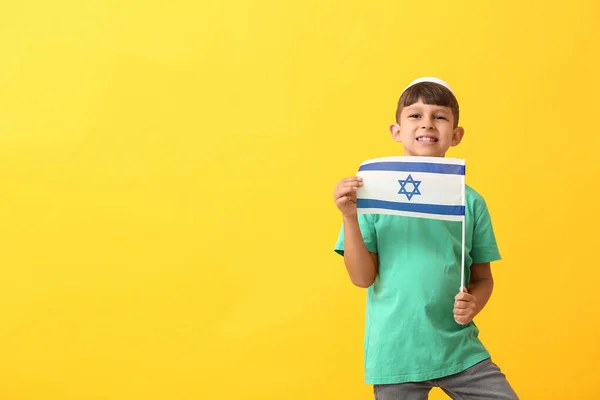 Kleiner Junge Mit Der Flagge Israels Auf Farbigem Hintergrund — Stockfoto
