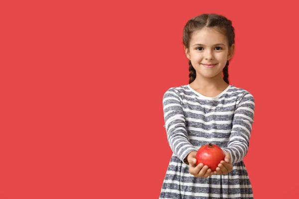 Little Girl Pomegranate Color Background — Stock Photo, Image