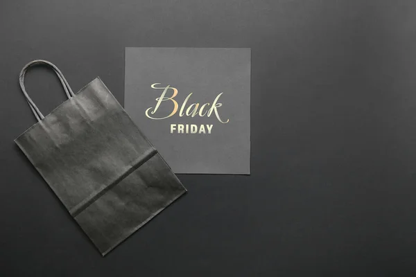 テキスト付きショッピングバッグとカード Black Friday Dark Background — ストック写真