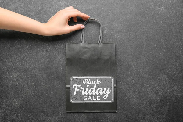Female Hand Holding Shopping Bag Dark Background Black Friday Sale — Stock Photo, Image