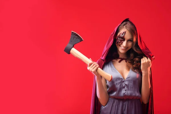 Mujer Joven Con Maquillaje Halloween Hacha Fondo Color —  Fotos de Stock