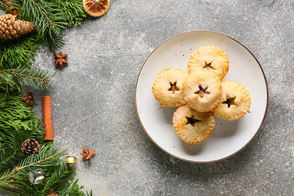 Plate Tasty Mince Pies Christmas Decor Grunge Background — Stock Photo, Image