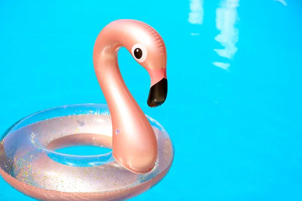 Aufblasbarer Ring Schwimmbad — Stockfoto