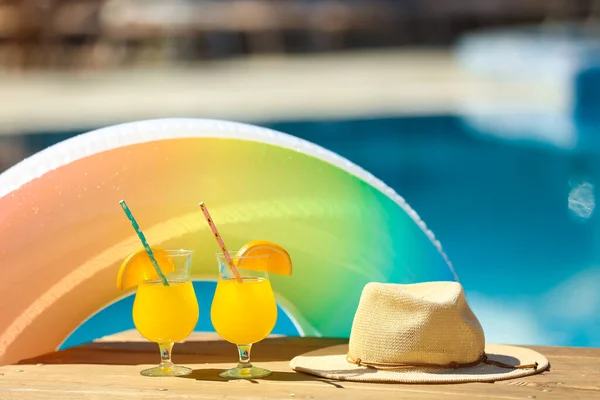 Glasses Cocktails Hat Inflatable Ring Sea Resort — Stock Photo, Image