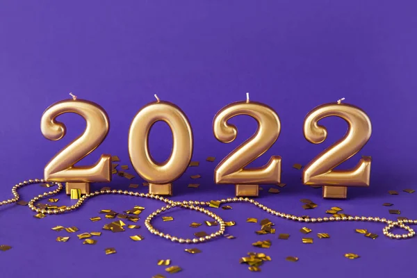 Figure 2022 Beads Confetti Purple Background — Stock Photo, Image