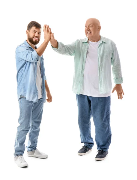 Homem Feliz Seu Pai Dando Uns Aos Outros High Five — Fotografia de Stock