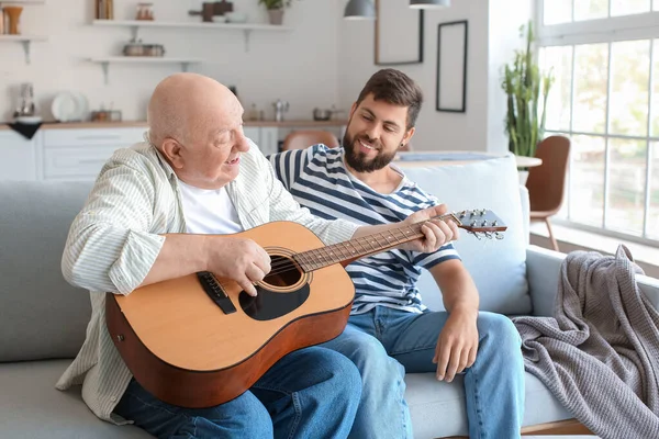 Senior Man Playing Guitar His Son Home — Stock Photo, Image