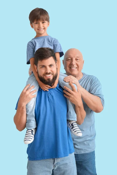Glücklicher Mann Sein Kleiner Sohn Und Vater Auf Farbigem Hintergrund — Stockfoto